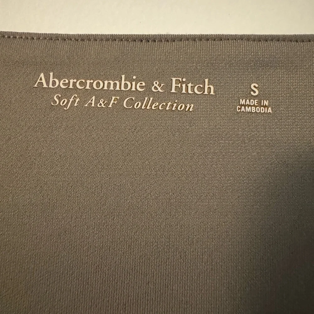 Abercrombie & Fitch Ruched Long Sleeve Bodysuit - Picture 3 of 3